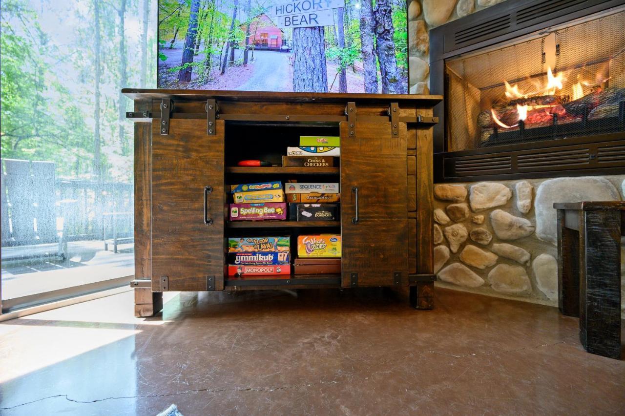 Hickory Bear - Cabin Surrounded By Pines, Sleeps 10, Hot Tub, Fire Pit, Arcade, Foosball Table & Deck Slide Broken Bow Exteriér fotografie