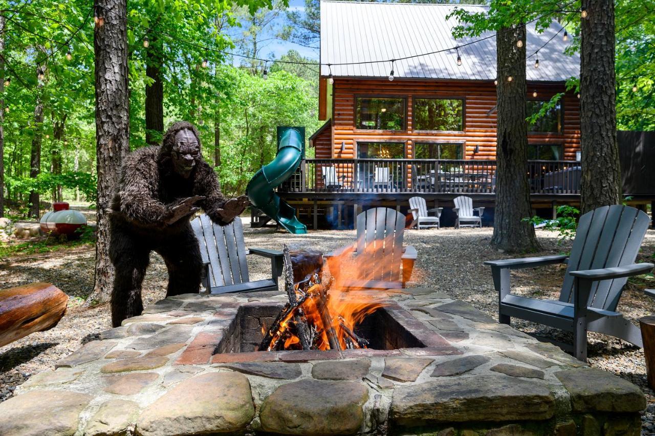 Hickory Bear - Cabin Surrounded By Pines, Sleeps 10, Hot Tub, Fire Pit, Arcade, Foosball Table & Deck Slide Broken Bow Exteriér fotografie