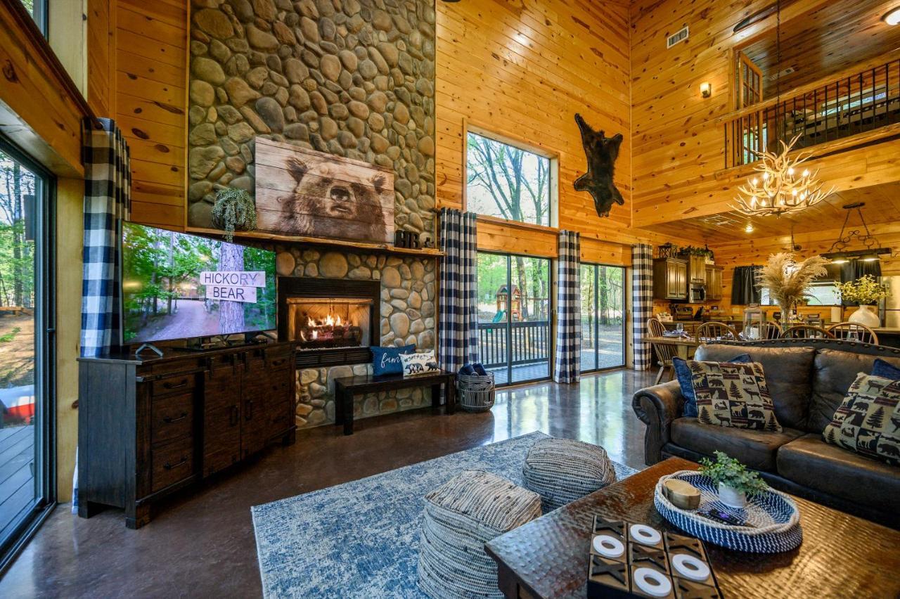 Hickory Bear - Cabin Surrounded By Pines, Sleeps 10, Hot Tub, Fire Pit, Arcade, Foosball Table & Deck Slide Broken Bow Exteriér fotografie