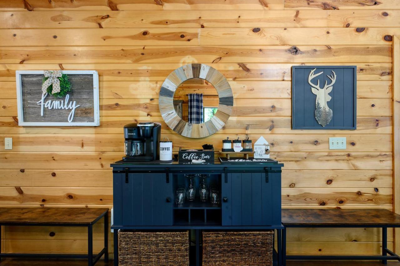 Hickory Bear - Cabin Surrounded By Pines, Sleeps 10, Hot Tub, Fire Pit, Arcade, Foosball Table & Deck Slide Broken Bow Exteriér fotografie