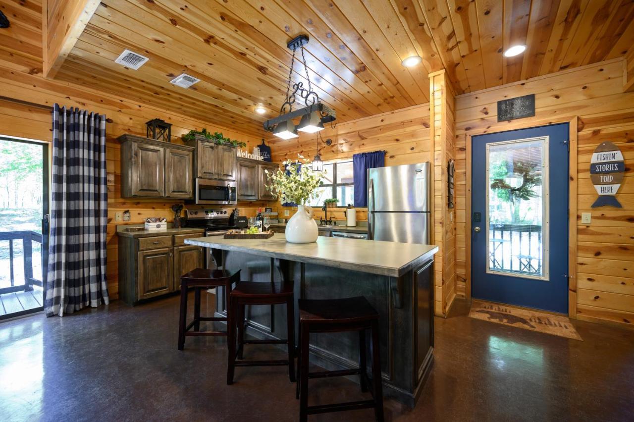 Hickory Bear - Cabin Surrounded By Pines, Sleeps 10, Hot Tub, Fire Pit, Arcade, Foosball Table & Deck Slide Broken Bow Exteriér fotografie