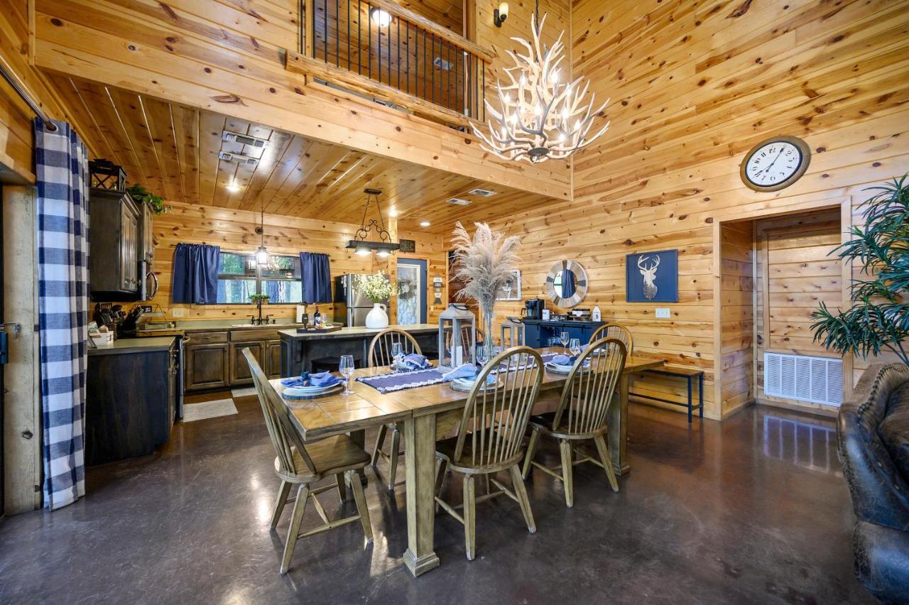 Hickory Bear - Cabin Surrounded By Pines, Sleeps 10, Hot Tub, Fire Pit, Arcade, Foosball Table & Deck Slide Broken Bow Exteriér fotografie