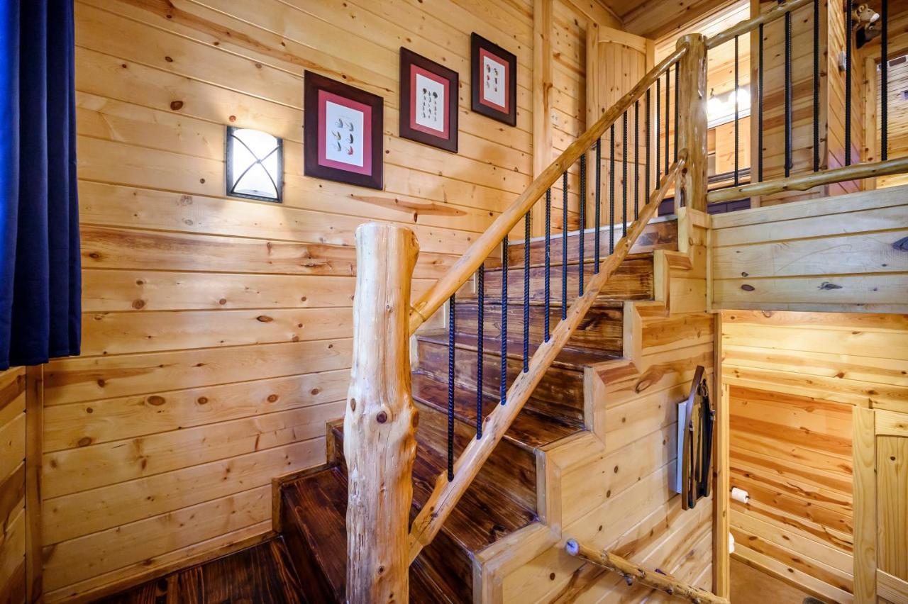 Hickory Bear - Cabin Surrounded By Pines, Sleeps 10, Hot Tub, Fire Pit, Arcade, Foosball Table & Deck Slide Broken Bow Exteriér fotografie