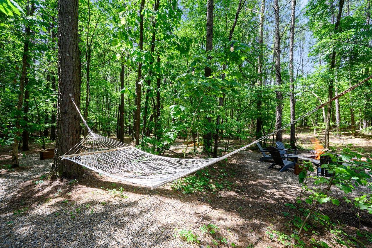 Hickory Bear - Cabin Surrounded By Pines, Sleeps 10, Hot Tub, Fire Pit, Arcade, Foosball Table & Deck Slide Broken Bow Exteriér fotografie