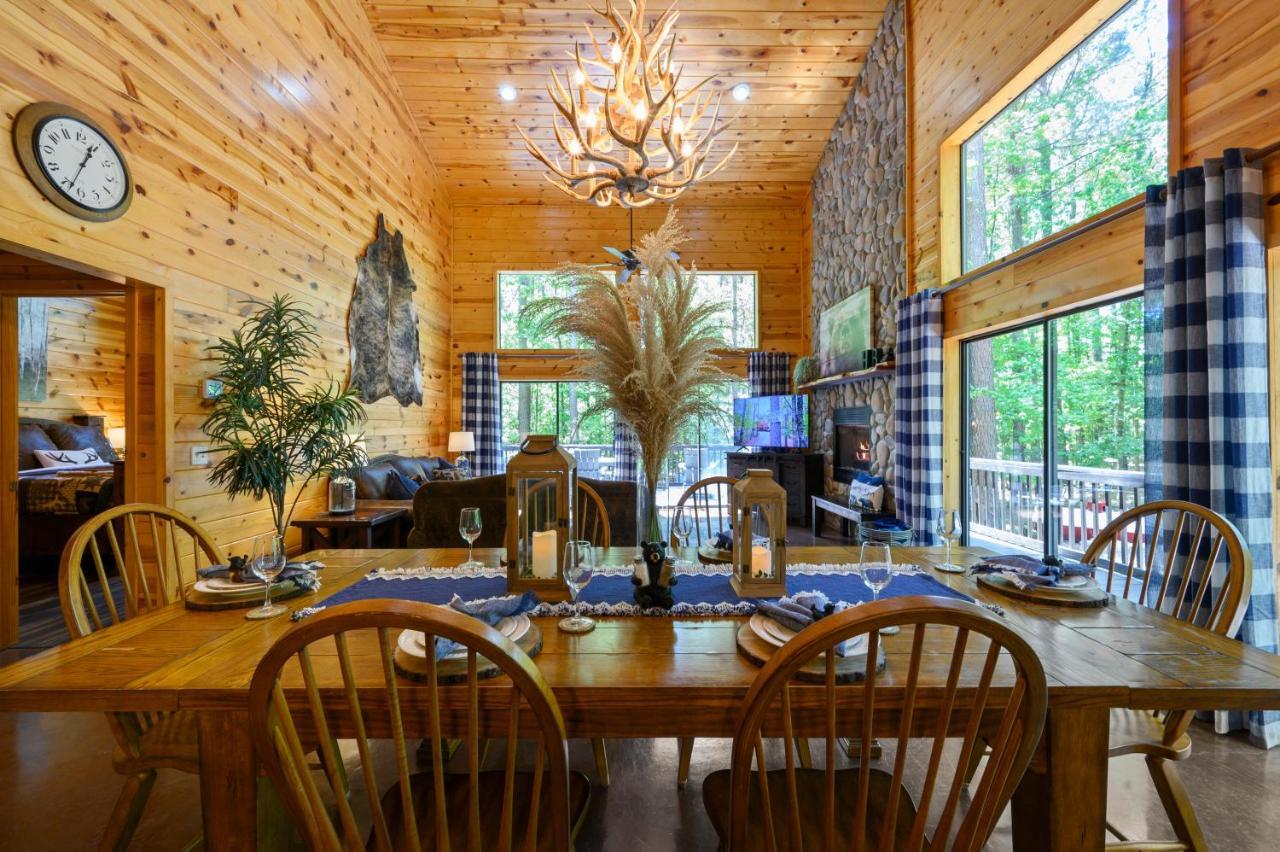Hickory Bear - Cabin Surrounded By Pines, Sleeps 10, Hot Tub, Fire Pit, Arcade, Foosball Table & Deck Slide Broken Bow Exteriér fotografie