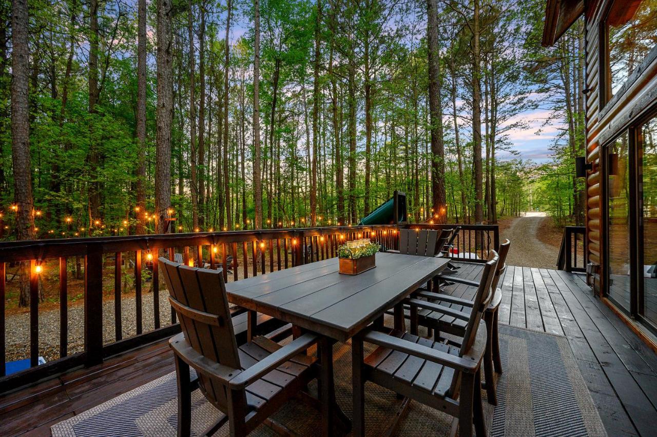 Hickory Bear - Cabin Surrounded By Pines, Sleeps 10, Hot Tub, Fire Pit, Arcade, Foosball Table & Deck Slide Broken Bow Exteriér fotografie