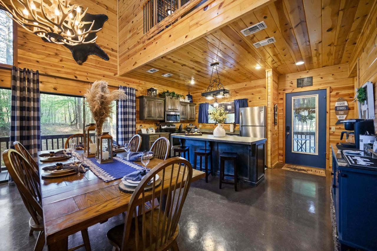 Hickory Bear - Cabin Surrounded By Pines, Sleeps 10, Hot Tub, Fire Pit, Arcade, Foosball Table & Deck Slide Broken Bow Exteriér fotografie