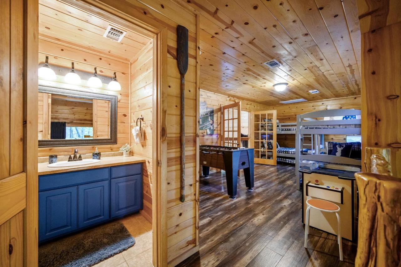 Hickory Bear - Cabin Surrounded By Pines, Sleeps 10, Hot Tub, Fire Pit, Arcade, Foosball Table & Deck Slide Broken Bow Exteriér fotografie