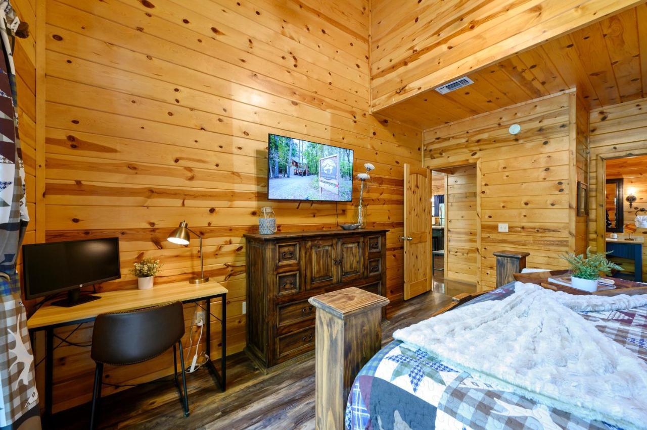 Hickory Bear - Cabin Surrounded By Pines, Sleeps 10, Hot Tub, Fire Pit, Arcade, Foosball Table & Deck Slide Broken Bow Exteriér fotografie