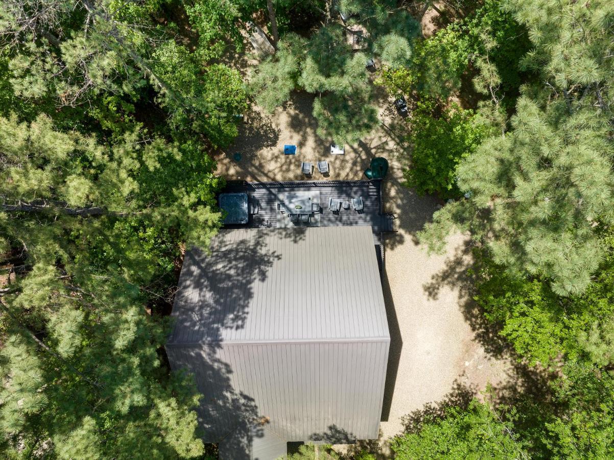 Hickory Bear - Cabin Surrounded By Pines, Sleeps 10, Hot Tub, Fire Pit, Arcade, Foosball Table & Deck Slide Broken Bow Exteriér fotografie