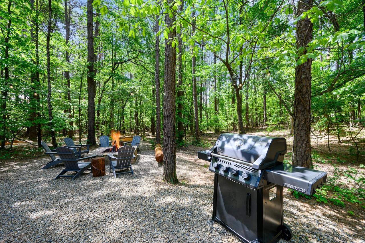 Hickory Bear - Cabin Surrounded By Pines, Sleeps 10, Hot Tub, Fire Pit, Arcade, Foosball Table & Deck Slide Broken Bow Exteriér fotografie