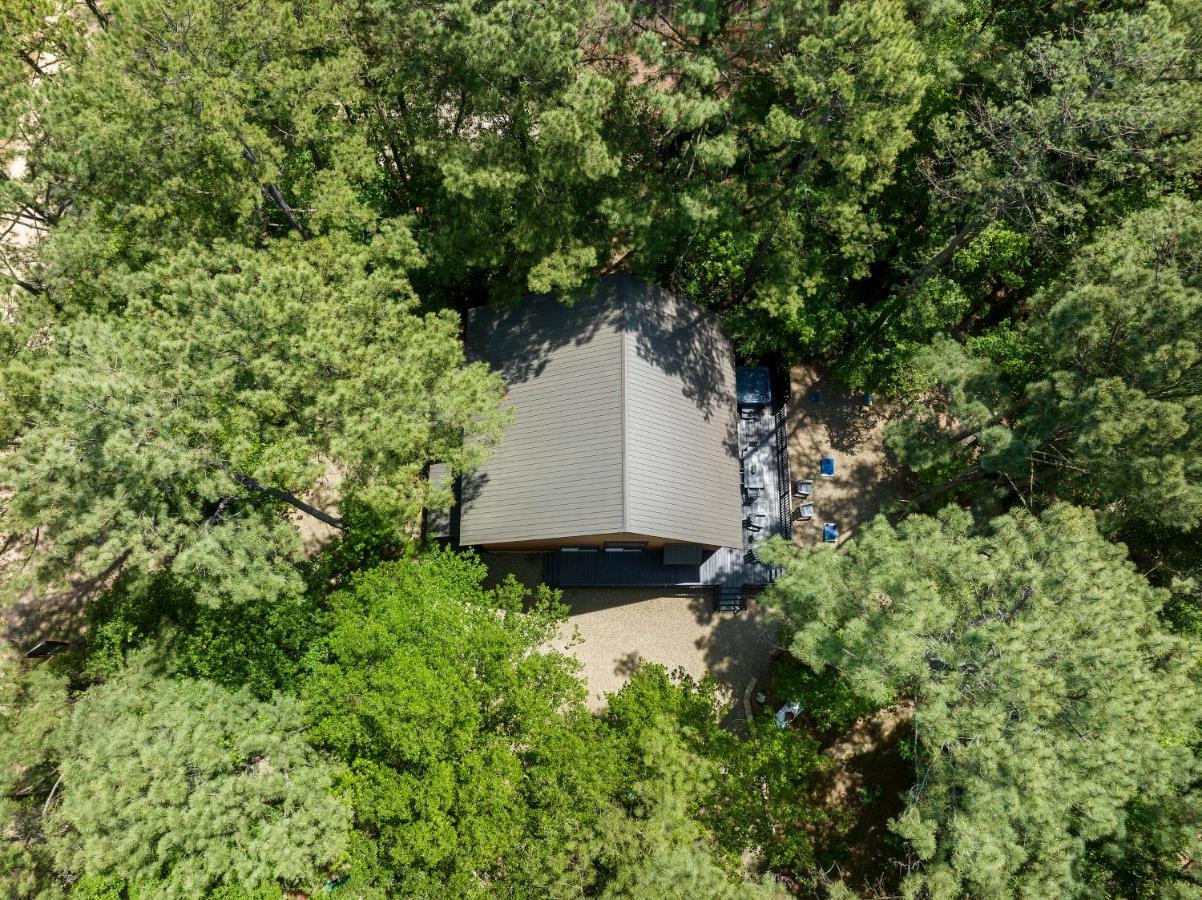 Hickory Bear - Cabin Surrounded By Pines, Sleeps 10, Hot Tub, Fire Pit, Arcade, Foosball Table & Deck Slide Broken Bow Exteriér fotografie